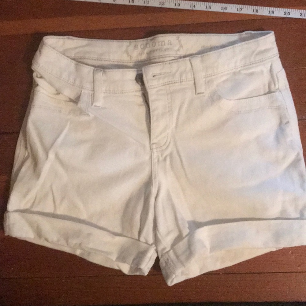 White jean shorts size 6